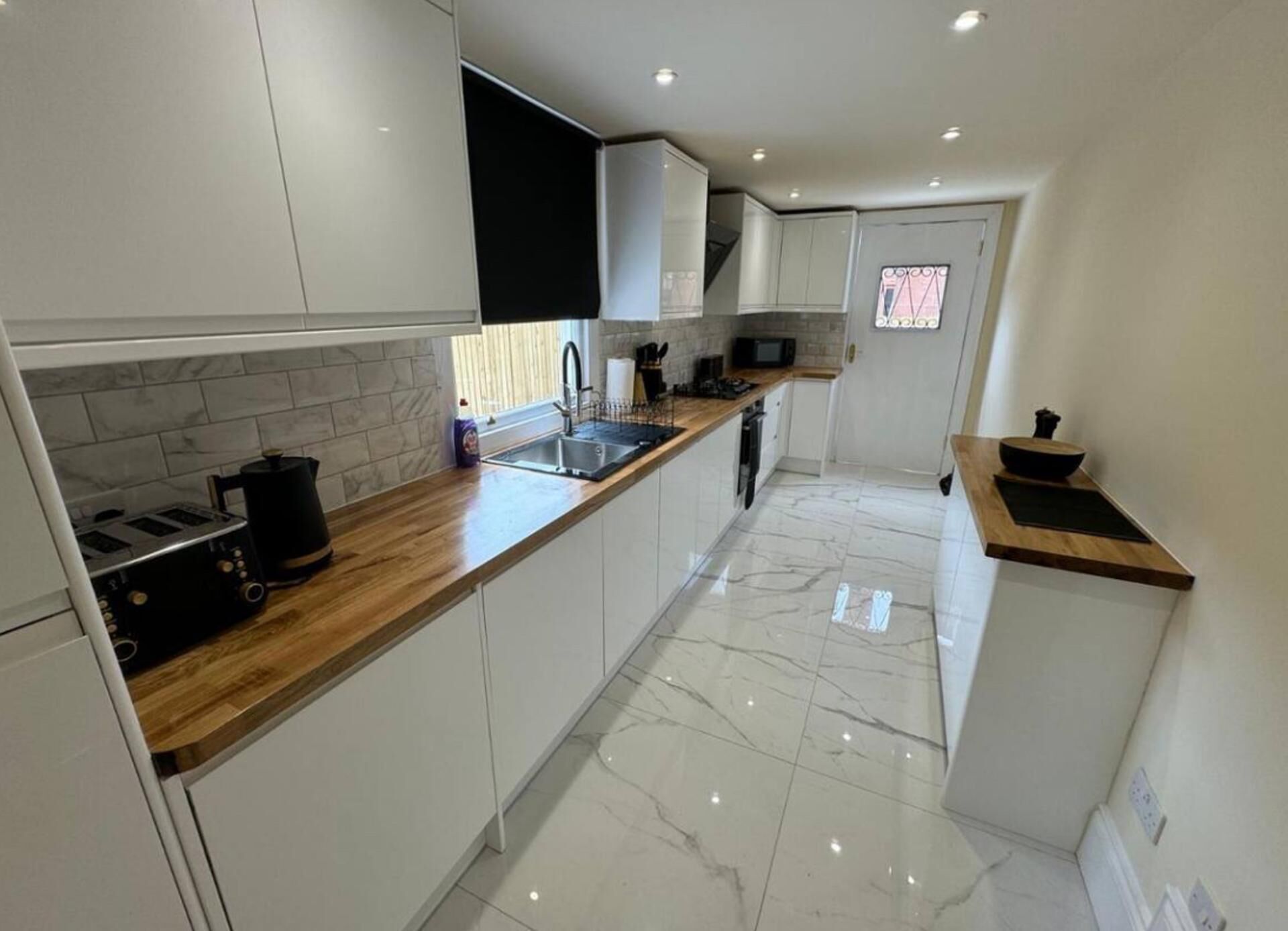 Rumah | Dapur pribadi | Lemari es, microwave, oven, dan kompor