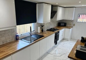 Hus | Eget kök | Kylskåp, mikrovågsugn, ugn och spishäll