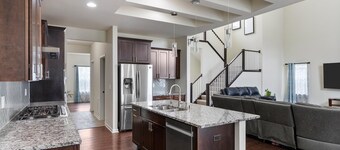 RNC RENTAL- Spacious 5-bedroom house in Menomonee Falls