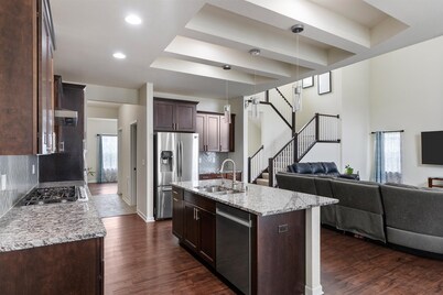 RNC RENTAL- Spacious 5-bedroom house in Menomonee Falls