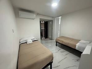 2 chambres, fer et planche à repasser, Wi-Fi, draps fournis