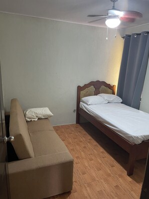 3 bedrooms, WiFi, bed sheets - Congos House, 5 min to Santa Teresa (Cobano)