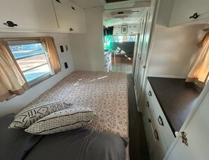 1 bedroom, desk, free WiFi, bed sheets