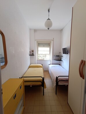 2 makuuhuonetta, silitysrauta/-lauta, ilmainen Wi-Fi, vuodevaatteet