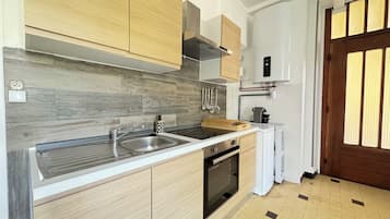 Réfrigérateur, micro-ondes, four, cafetière/bouilloire