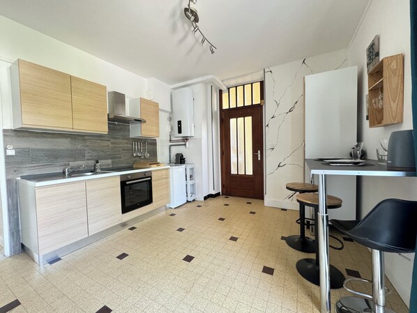 Fridge, microwave, oven, coffee/tea maker - Les Capucines - Tournon-sur-Rhône (Tournon-sur-Rhône)