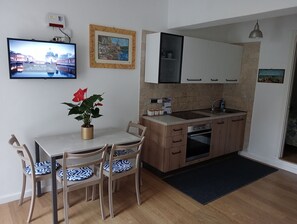 Refrigerador, horno, placa de cocina, lavavajillas