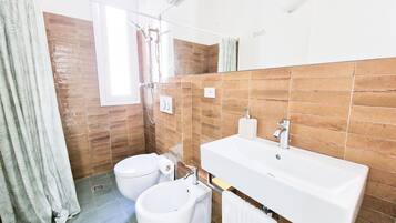 Douche, serviettes fournies