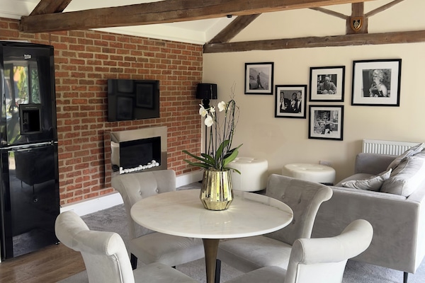 Apartment | Dining