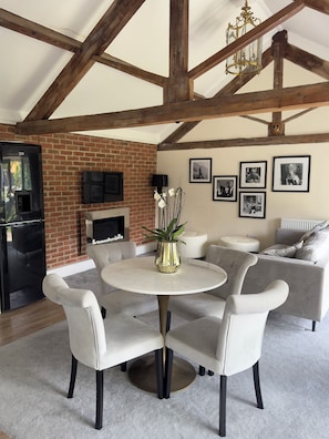 Apartment | Dining