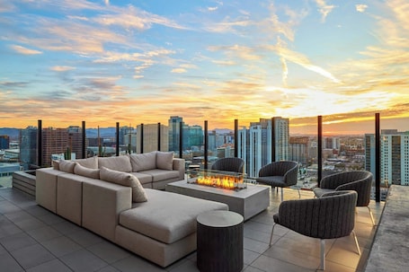 Rooftop terrace. Global Luxury Suites at Downtown Phoenix