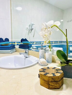 風筒、提供毛巾、番梘、洗頭水