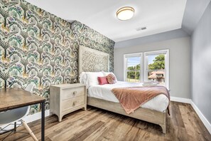 9 habitaciones, escritorio y tabla de planchar con plancha 