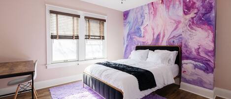 9 chambres, bureau, fer et planche à repasser, lit parapluie