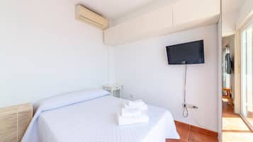 2 slaapkamers, een strijkplank/strijkijzer, gratis wifi, beddengoed