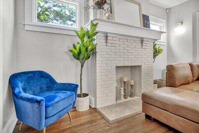 Luxury 4 BR Near Cleveland Clinic, UH & CWRU!