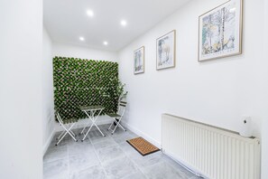 Apartment | Interior - Belfast Bliss Apartment - Modern & Cozy Retreat (Belfast)