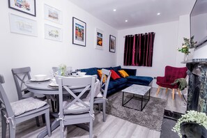 Apartment | Living area - Belfast Bliss Apartment - Modern & Cozy Retreat (Belfast)