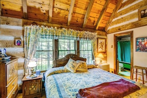 4 bedrooms, iron/ironing board, Internet, bed sheets - Peaceful Burnsville Cabin By South Toe River! (Burnsville)