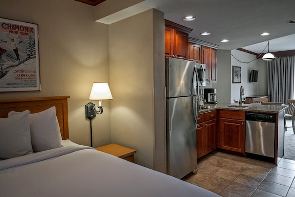 Iron/ironing board, free WiFi, bed sheets - Ski-in/Ski-out. 9 Hot Tubs + Pools |  Breck Studio (Breckenridge)