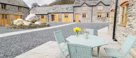 كوخ | تناول الطعام بالخارج