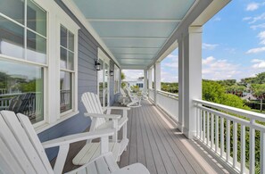 Terrace/patio - Blue Heron Manor by Avantstay Ocean View + Saltwater Pool (Isle of Palms)