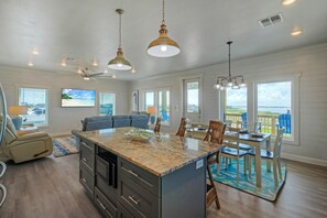 Interior - Frisky Flip Flopper by Avantstay Pool + Views (Port Aransas)