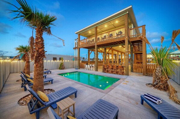 Outdoor pool - Frisky Flip Flopper by Avantstay Pool + Views (Port Aransas)
