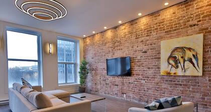 Deluxe 3-bedroom Condo in Old Montreal with a Private terrace