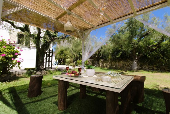 屋外ダイニングエリア