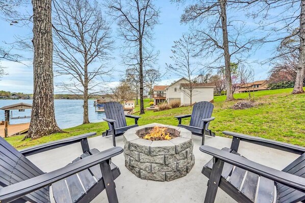 Terrace/patio - Fantastic lakefront retreat - Beautiful house with an outstanding lot (Moneta)