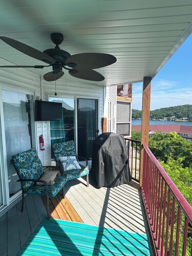 Cozy, comfortable  2-bedroom condo with panoramic views and perfect location.