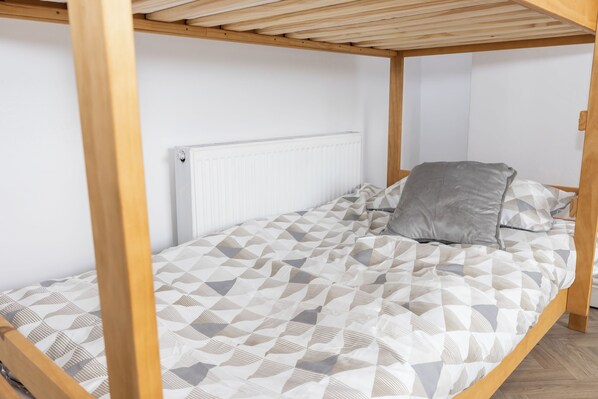 3 bedrooms, iron/ironing board, WiFi, bed sheets