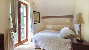 House | 3 bedrooms - Traditional Holiday Home in Raizeux With Terrace (Raizeux)