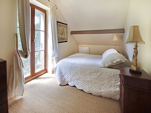 House | 3 bedrooms - Traditional Holiday Home in Raizeux With Terrace (Raizeux)