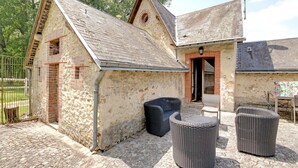 Balcony - Traditional Holiday Home in Raizeux With Terrace (Raizeux)