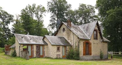 Traditional Holiday Home in Raizeux With Terrace