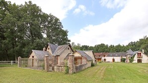 Exterior - Traditional Holiday Home in Raizeux With Terrace (Raizeux)