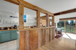 Dining - Cottage at Island Point; Charming Coastal Retreat (Southport)