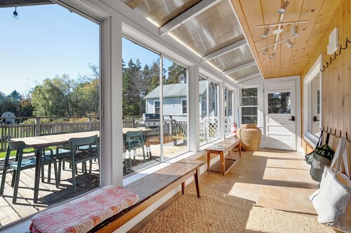 Cottage at Island Point; Charming Coastal Retreat