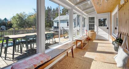 Cottage at Island Point; Charming Coastal Retreat