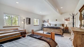 5 slaapkamers, een strijkplank/strijkijzer, reisbedje, wifi