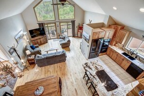 Fernseher, Kamin, Arbeitsbereiche