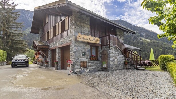 A stone building with a sign reading "La Grande Roche". - GITE LA GRANDE ROCHE (CHAMPAGNY EN VANOISE)