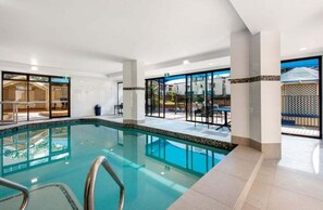 Alberca techada y alberca climatizada