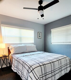 3 bedrooms, iron/ironing board, travel cot, WiFi - Blue Door House ! (Lakeland)