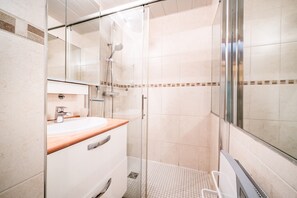 Een douche, een haardroger