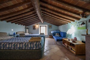 10 Schlafzimmer, Bügeleisen/Bügelbrett, Reisekinderbett, WLAN