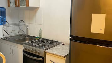 Frigorifero, microonde, forno, bollitore elettrico