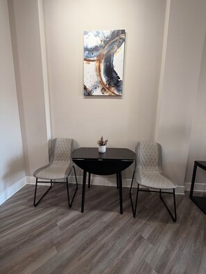 Interior - DOWNTOWN DALLAS/MEDICAL DISTRICT/DALLAS LOVE FIELD (Dallas)